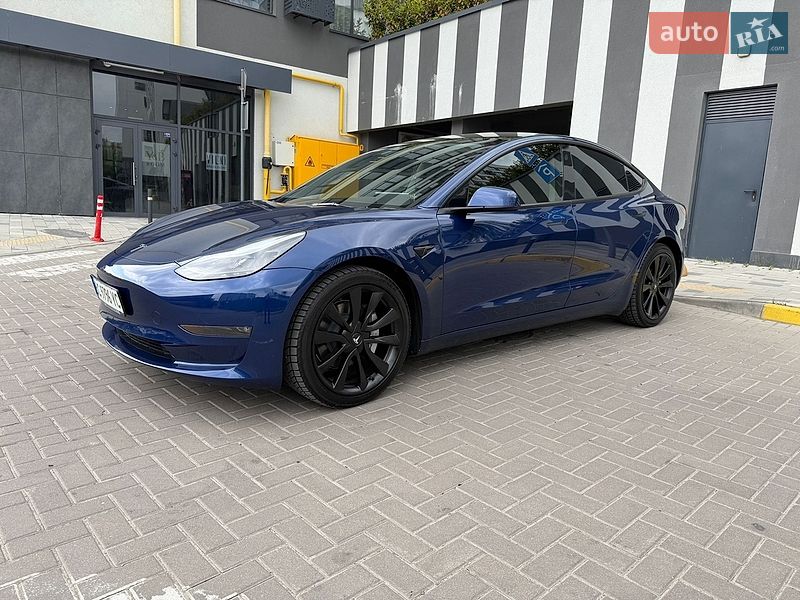 Седан Tesla Model 3 2023 в Львове