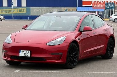 Седан Tesla Model 3 2022 в Ровно