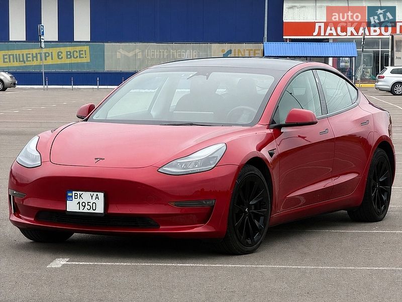 Седан Tesla Model 3 2022 в Рівному