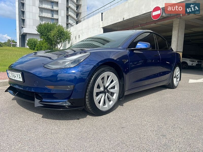 Седан Tesla Model 3 2022 в Киеве