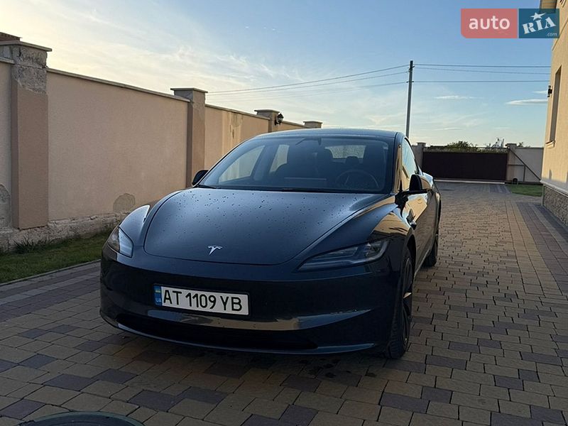 Седан Tesla Model 3 2024 в Ивано-Франковске