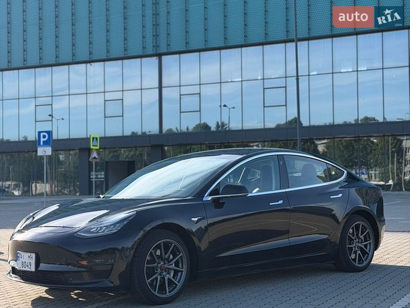 Седан Tesla Model 3 2018 в Львове