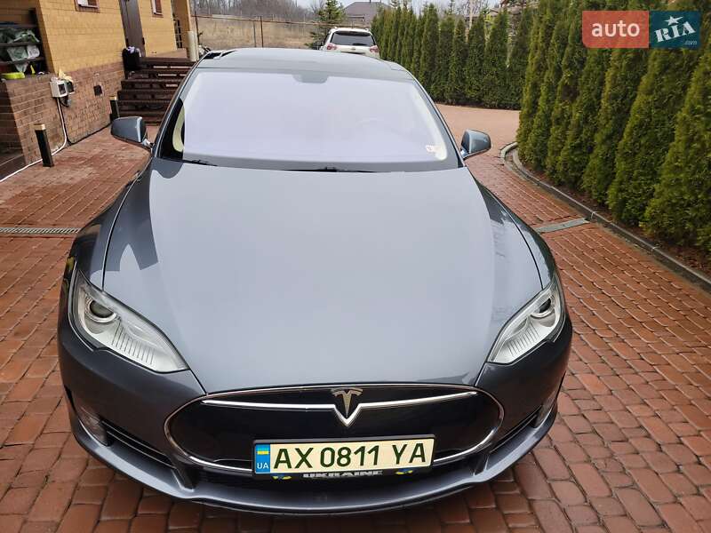 Лифтбек Tesla Model S 2013 в Харькове Лифтбек Tesla Model S 2013 в Харькове