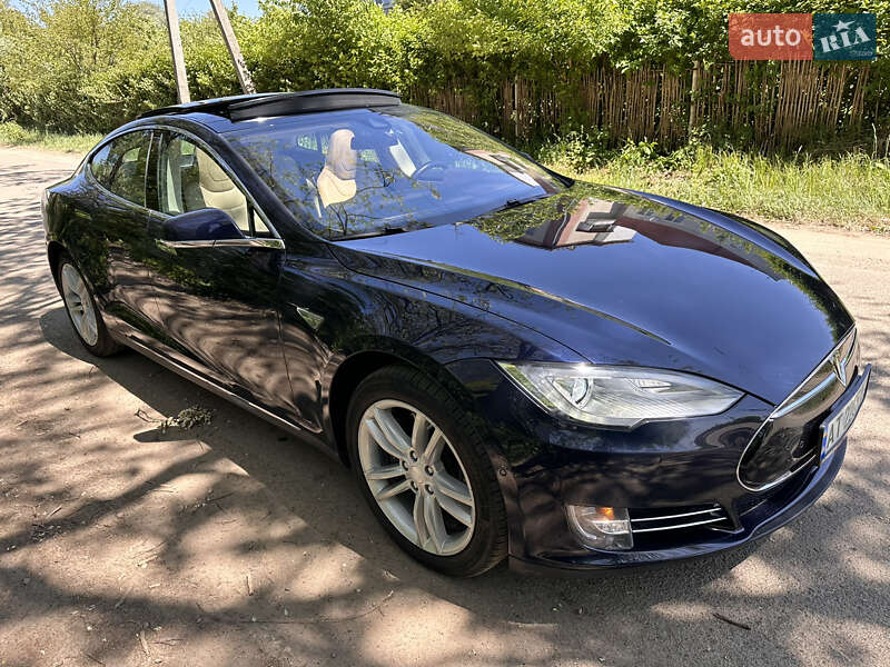 Лифтбек Tesla Model S 2015 в Ивано-Франковске