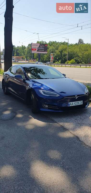 Лифтбек Tesla Model S 2017 в Киеве