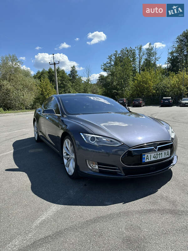 Лифтбек Tesla Model S 2015 в Бородянке