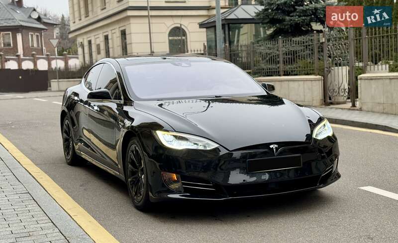 Лифтбек Tesla Model S 2016 в Киеве