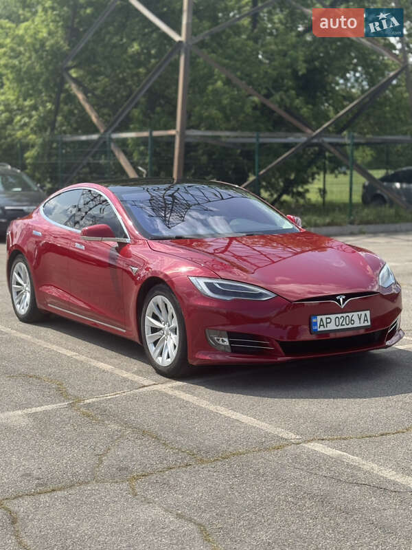 Лифтбек Tesla Model S 2018 в Запорожье