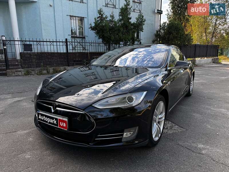 Лифтбек Tesla Model S 2014 в Киеве