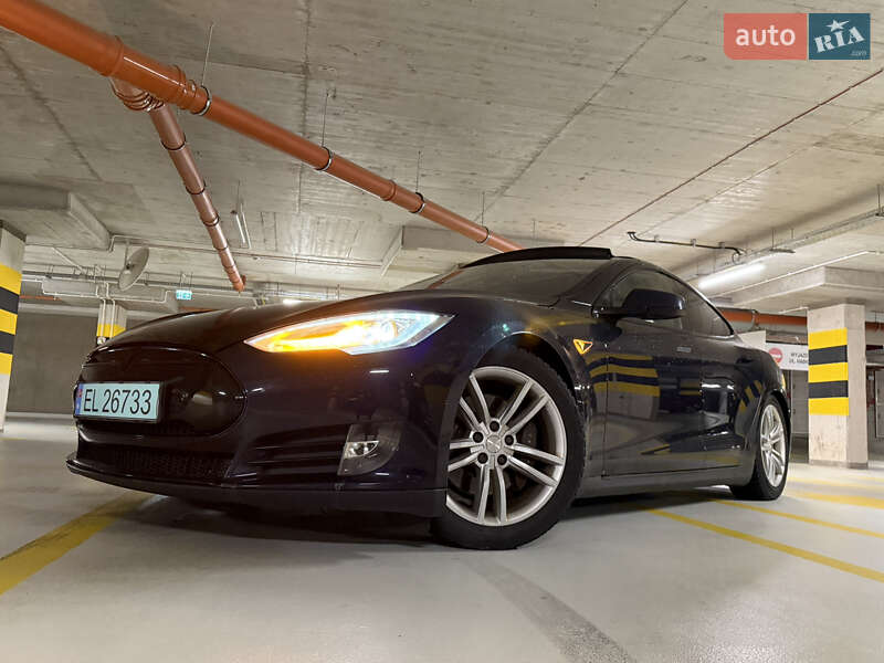 Лифтбек Tesla Model S 2013 в Львове