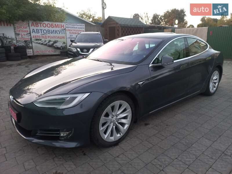Лифтбек Tesla Model S 2017 в Шептицькому