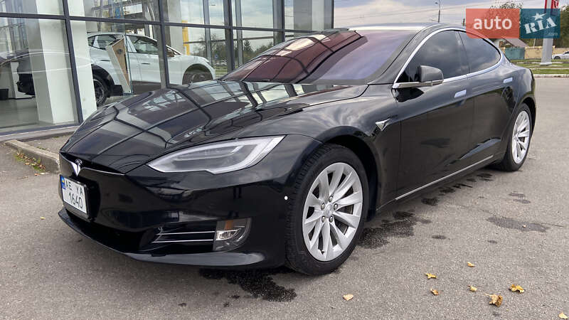 Ліфтбек Tesla Model S 2018 в Харкові