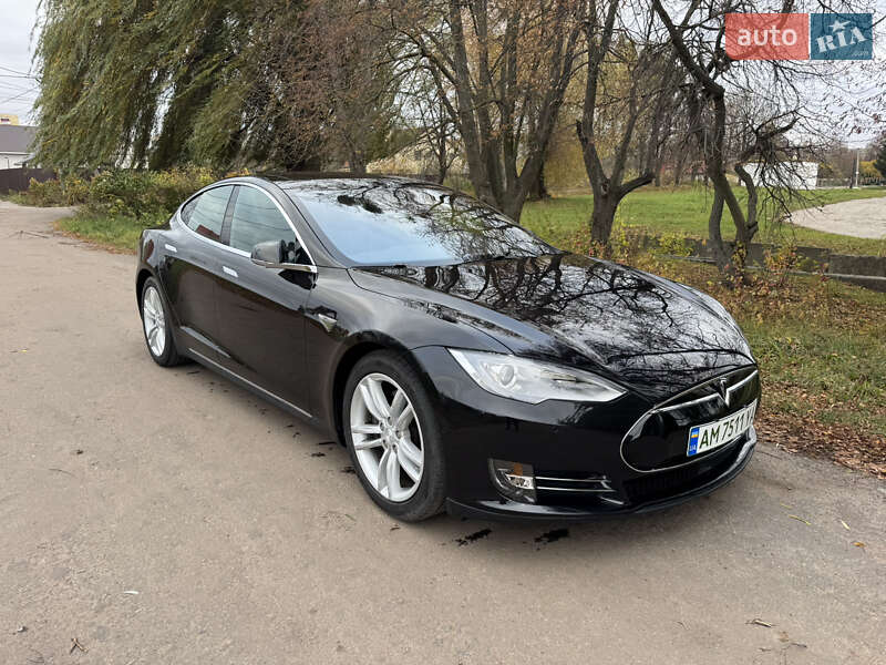 Лифтбек Tesla Model S 2015 в Житомире Лифтбек Tesla Model S 2015 в Житомире