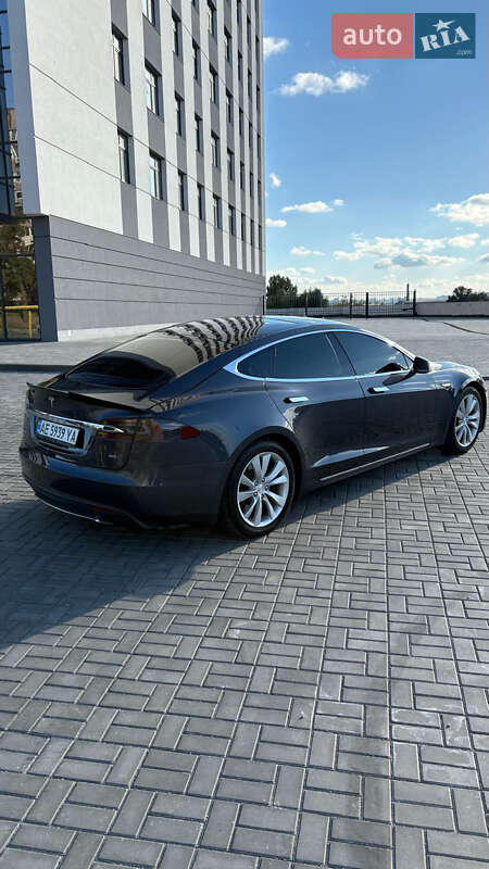 Лифтбек Tesla Model S 2015 в Днепре Лифтбек Tesla Model S 2015 в Днепре