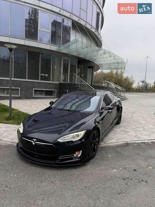 Лифтбек Tesla Model S 2014 в Запорожье Лифтбек Tesla Model S 2014 в Запорожье