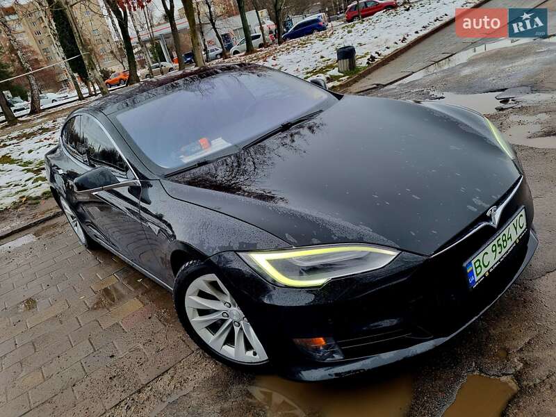 Лифтбек Tesla Model S 2016 в Львове