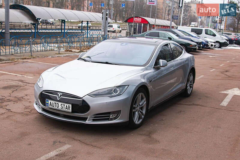 Ліфтбек Tesla Model S 2014 в Києві Ліфтбек Tesla Model S 2014 в Києві