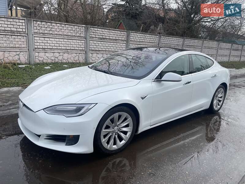 Лифтбек Tesla Model S 2017 в Киеве