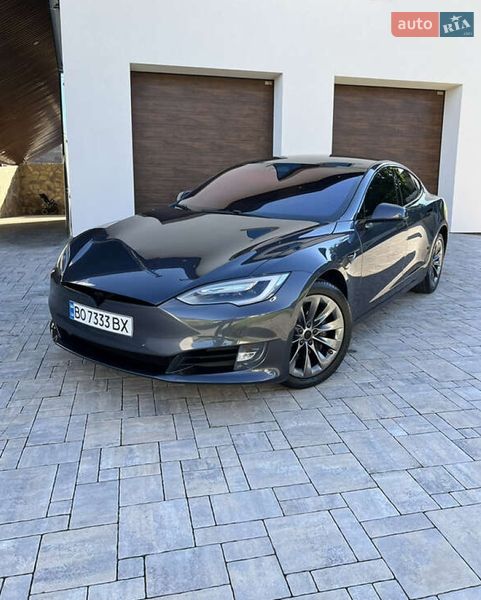 Лифтбек Tesla Model S 2016 в Ивано-Франковске