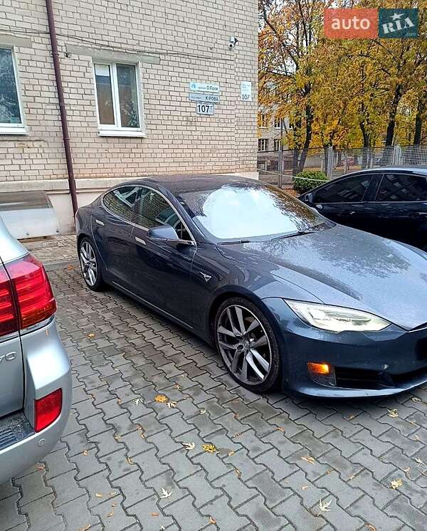 Ліфтбек Tesla Model S 2017 в Дніпрі