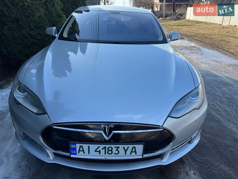 Лифтбек Tesla Model S 2014 в Прилуках