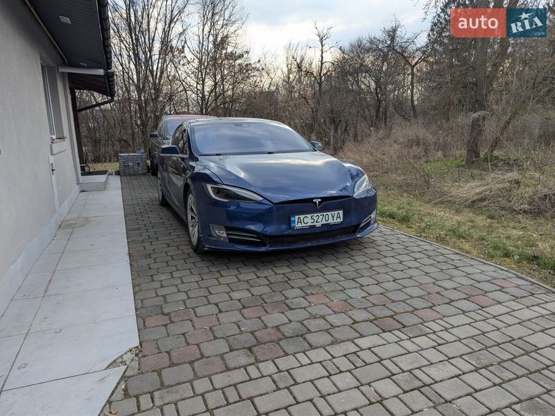 Лифтбек Tesla Model S 2016 в Луцке