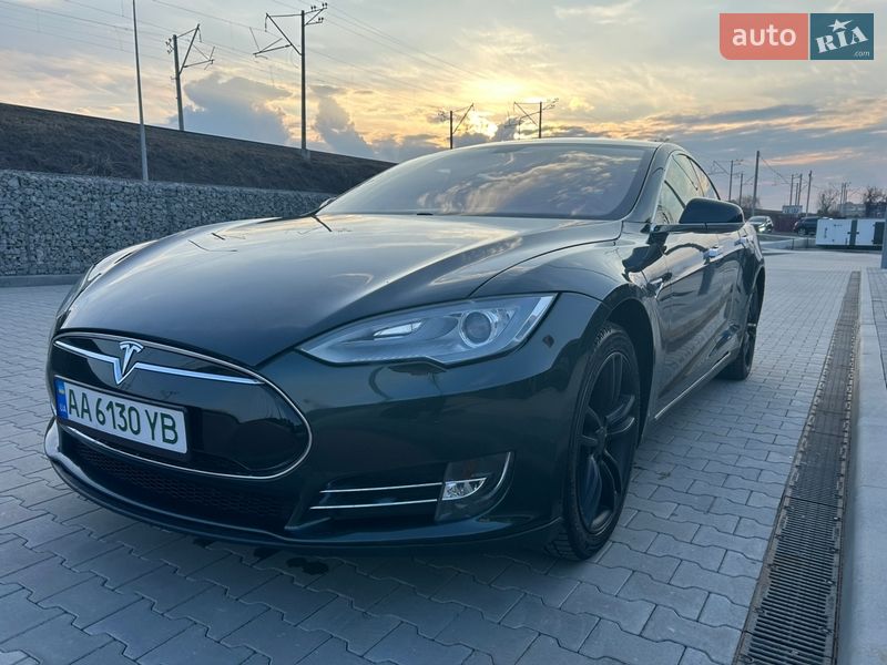 Лифтбек Tesla Model S 2013 в Ирпене