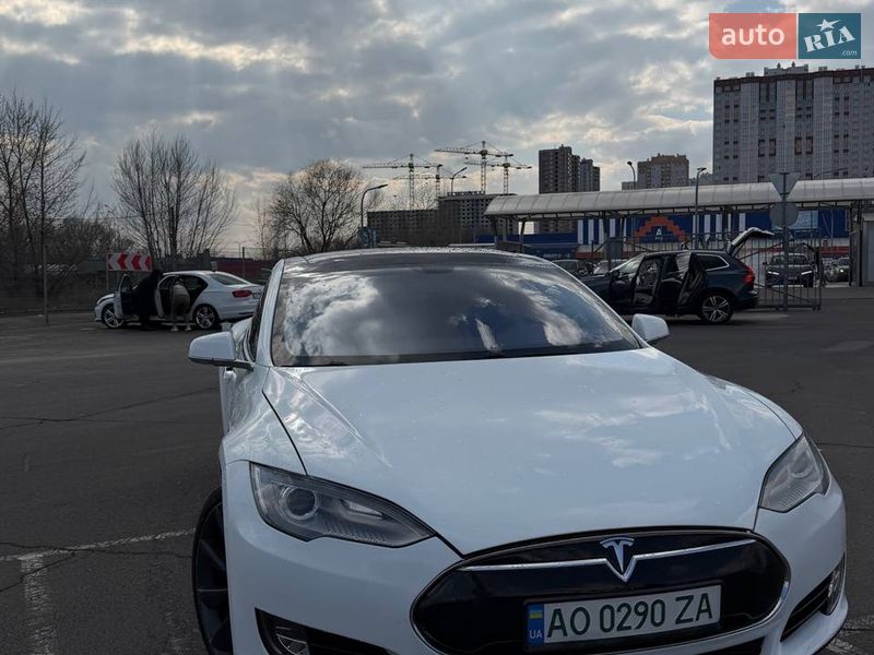 Лифтбек Tesla Model S 2013 в Киеве