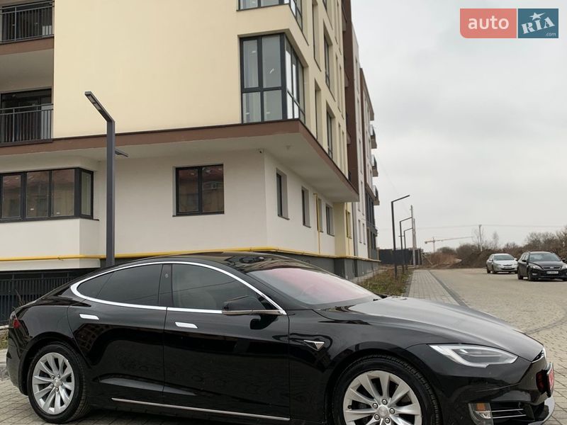 Лифтбек Tesla Model S 2019 в Яворове
