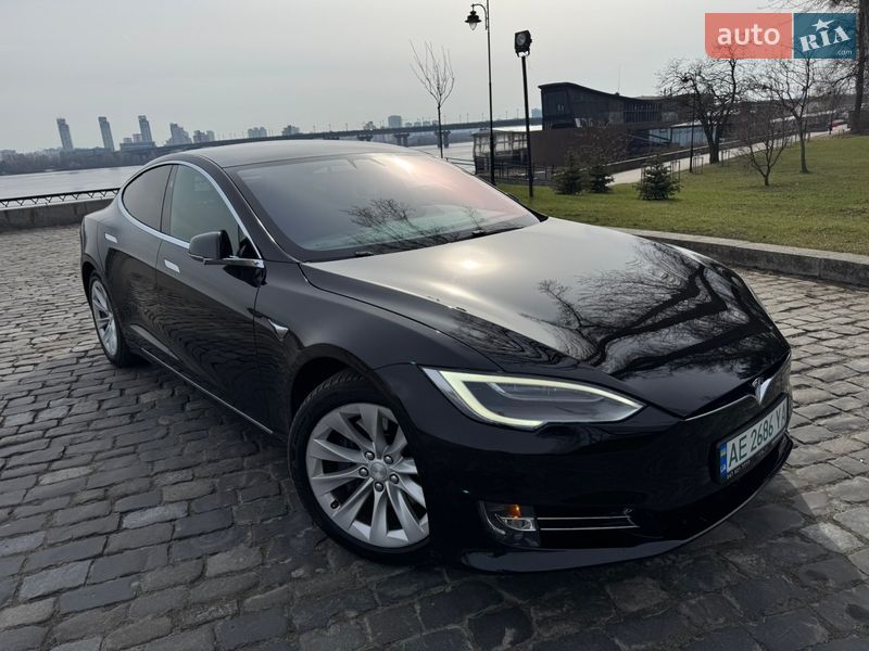 Ліфтбек Tesla Model S 2017 в Києві