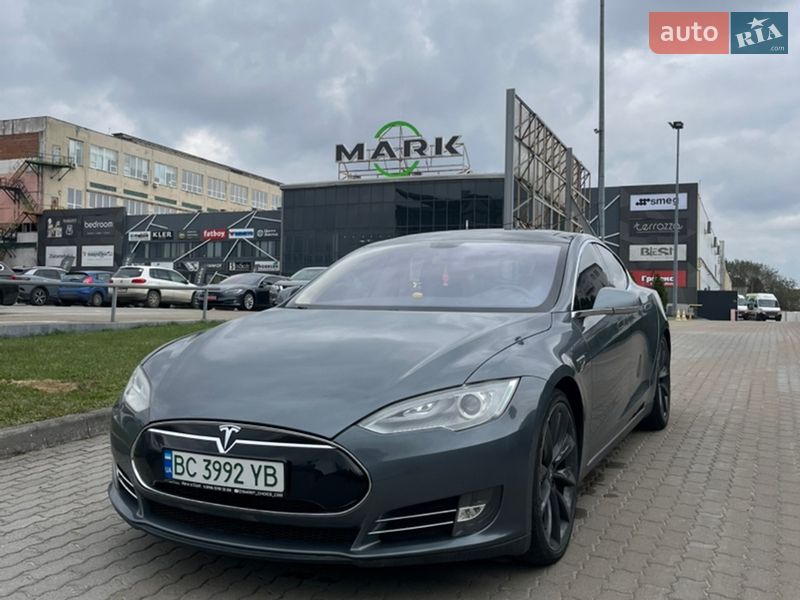 Лифтбек Tesla Model S 2013 в Львове