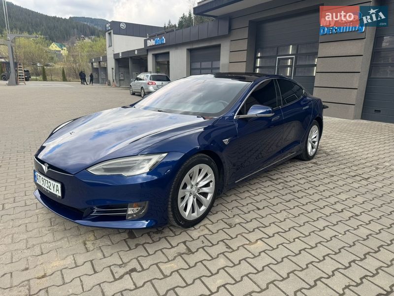 Лифтбек Tesla Model S 2017 в Ивано-Франковске