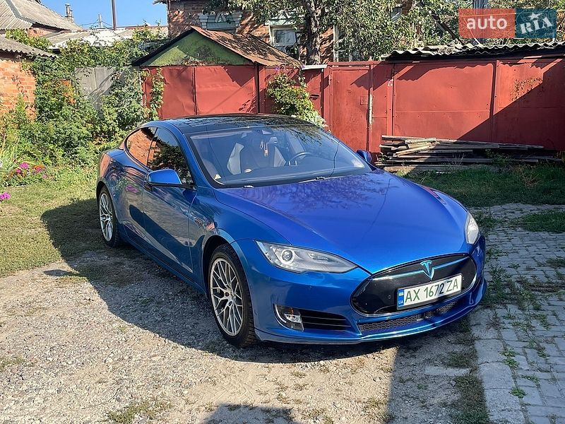 Лифтбек Tesla Model S 2015 в Харькове