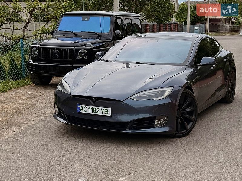 Лифтбек Tesla Model S 2017 в Дубно Лифтбек Tesla Model S 2017 в Дубно