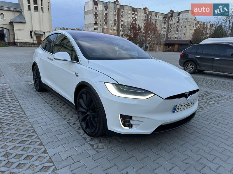 Позашляховик / Кросовер Tesla Model X 2019 в Івано-Франківську