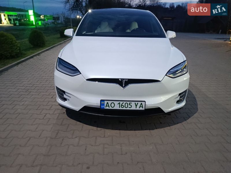 Внедорожник / Кроссовер Tesla Model X 2017 в Иршаве