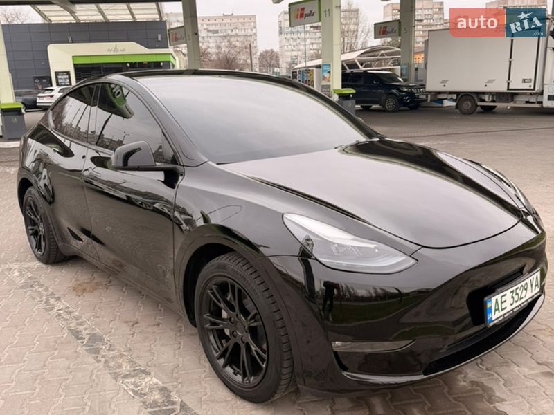 Позашляховик / Кросовер Tesla Model Y 2023 в Дніпрі Позашляховик / Кросовер Tesla Model Y 2023 в Дніпрі