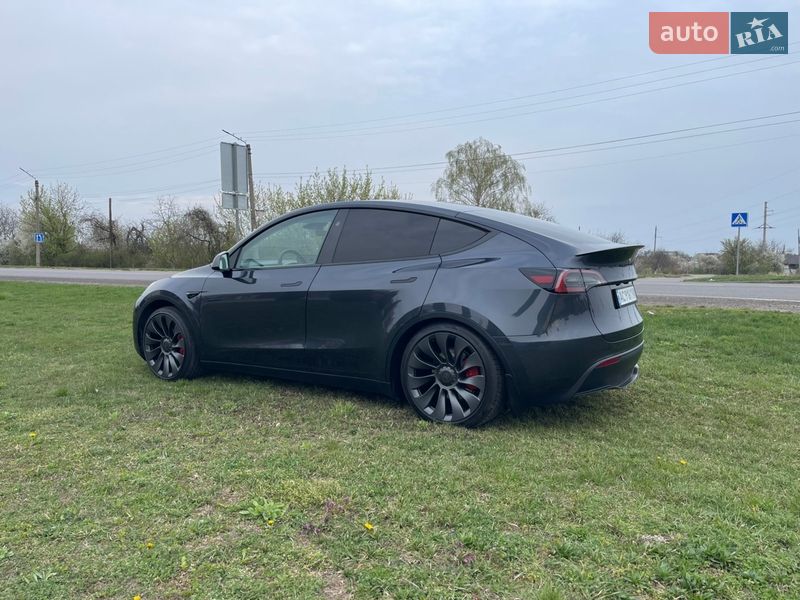 Внедорожник / Кроссовер Tesla Model Y 2024 в Нововолынске