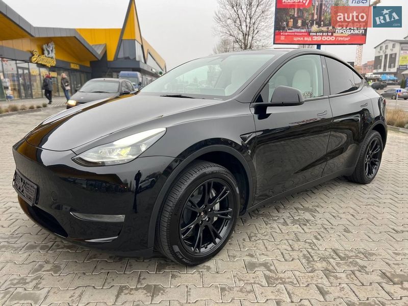 Позашляховик / Кросовер Tesla Model Y 2024 в Києві