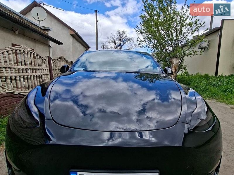 Позашляховик / Кросовер Tesla Model Y 2021 в Львові