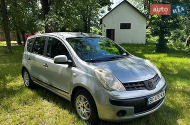 Хетчбек Nissan Note 2006 в Лебедині