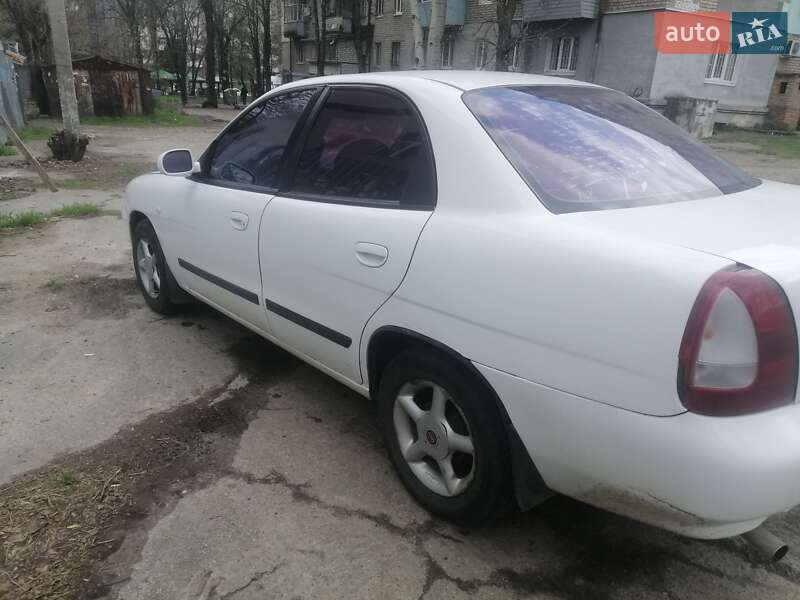 Седан Daewoo Nubira 1998 в Запорожье