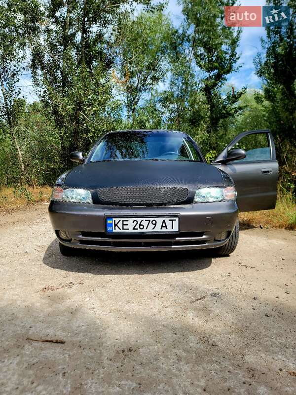 Седан Daewoo Nubira 1998 в Днепре