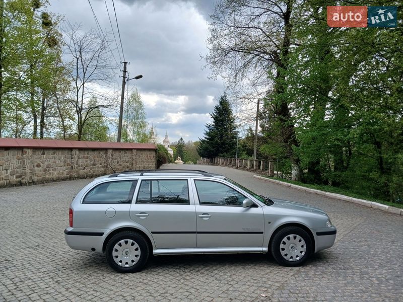 Універсал Skoda Octavia 2009 в Чернівцях
