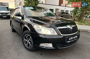 Лифтбек Skoda Octavia 2010 в Вишневом