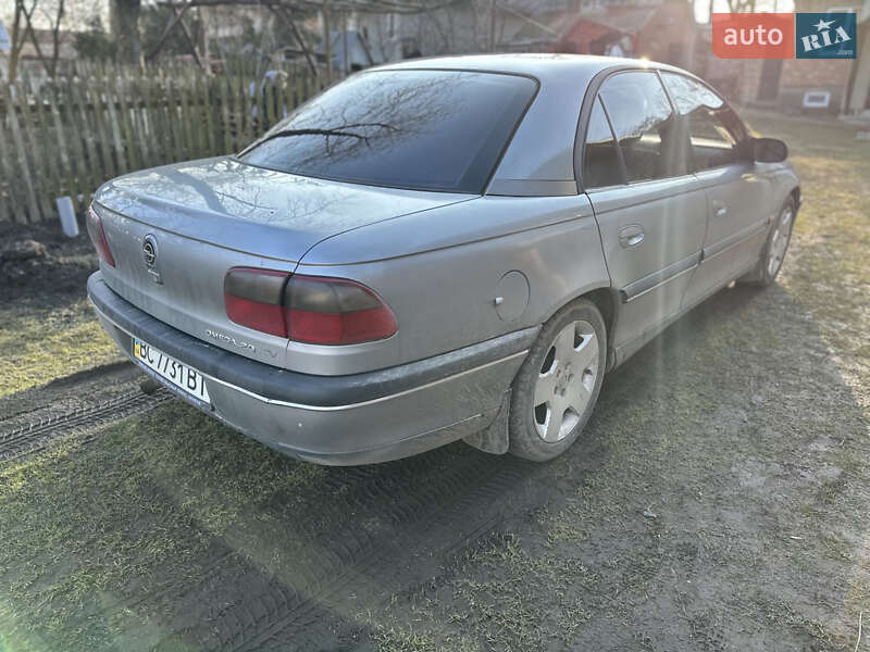 Седан Opel Omega 1995 в Мостиске