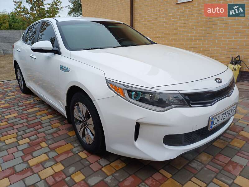 Седан Kia Optima 2016 в Черноморске