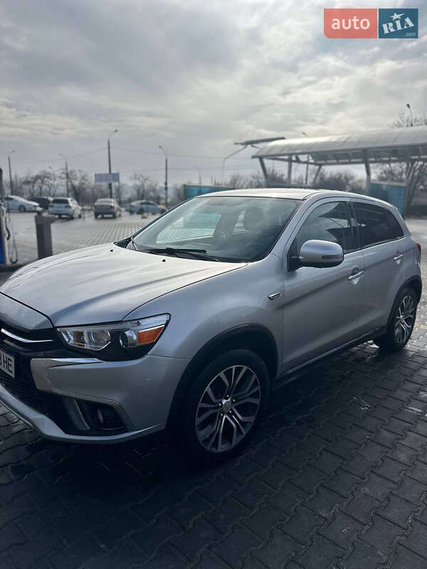 Внедорожник / Кроссовер Mitsubishi Outlander Sport 2018 в Николаеве