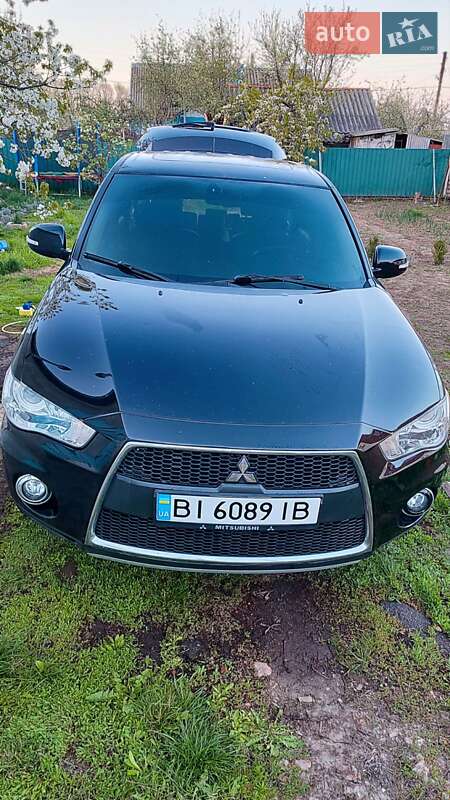 Внедорожник / Кроссовер Mitsubishi Outlander XL 2012 в Полтаве