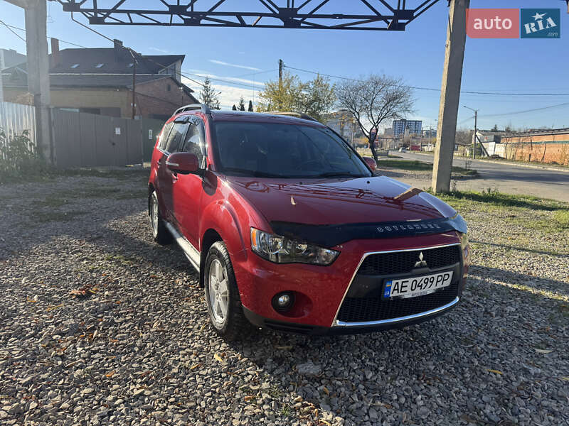 Внедорожник / Кроссовер Mitsubishi Outlander XL 2011 в Ивано-Франковске